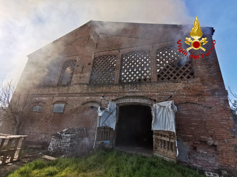 Vigili del Fuoco – Pozzonovo (PD), Incendio fienile in disuso ma contenete ancora foraggio
