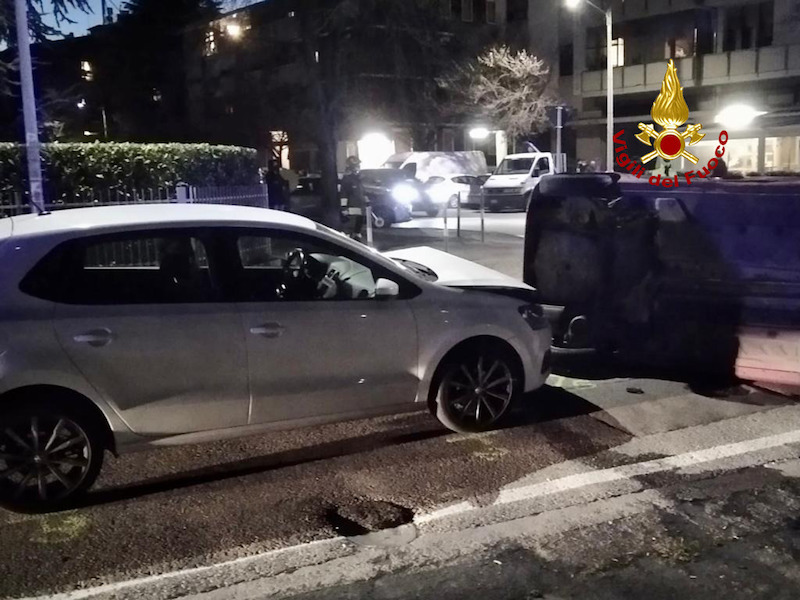 Vigili del Fuoco – Padova, Incidente stradale fra 3 auto, ferito uno dei conducenti