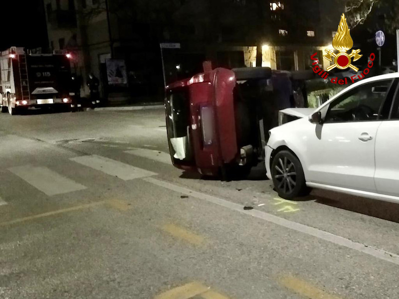 Vigili del Fuoco – Padova, Incidente stradale fra 3 auto, ferito uno dei conducenti