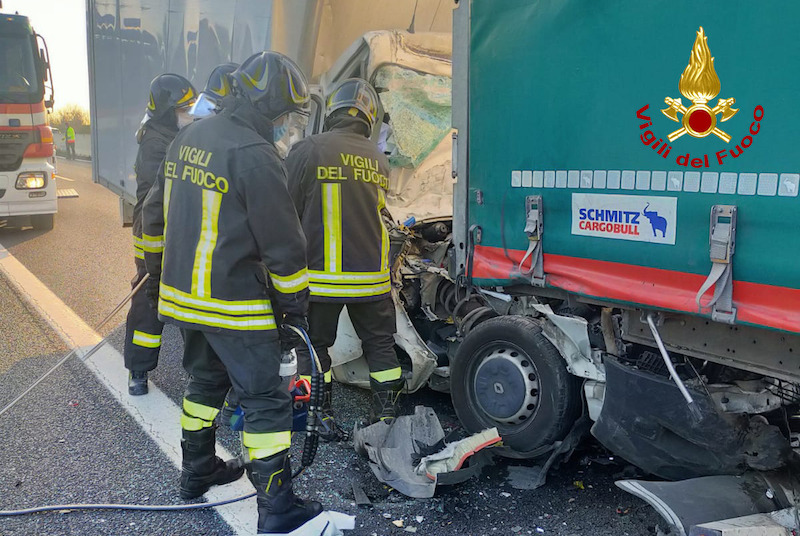 Vigili del Fuoco – San Donà (VE), Incidente mortale tra un furgone ed un camion tra i caselli di San Donà e Cessalto in A4