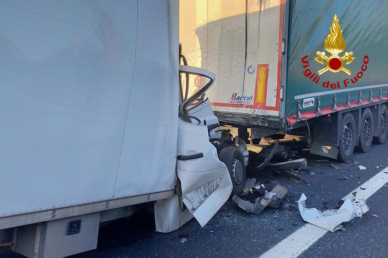 Vigili del Fuoco – San Donà (VE), Incidente mortale tra un furgone ed un camion tra i caselli di San Donà e Cessalto in A4