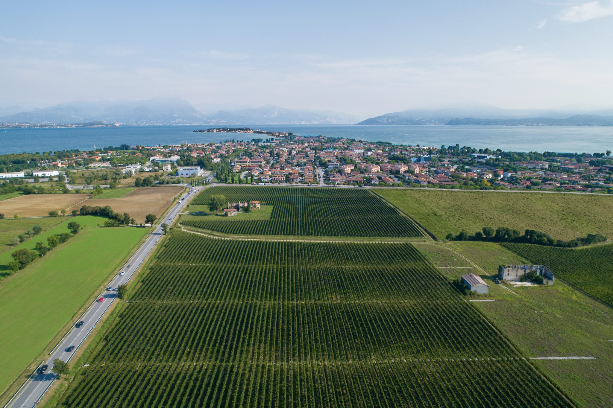 Tommasi omaggia il lago di Garda: Il progetto Le Fornaci Lugana non si ferma