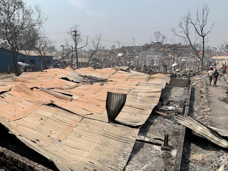 UNICEF – Bangladesh: un incendio devastante mette in fuga migliaia di persone nei campi per rifugiati rohingya a Cox’s Bazar