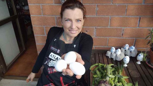 Sabato 3 Ginevra Di Marco e Francesco Magnelli ospiti di ASSOLO e Stefano Saletti. Lunedì 5, puntata speciale di Anarchy in The U Kitchen con Anna Maria Piccoli