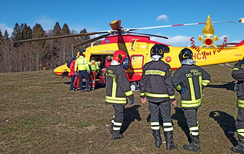 Vigili del Fuoco – Conco (VI), Boscaiolo ferito dalla caduta di un albero trasferito in eliambulanza all’ospedale di Vicenza