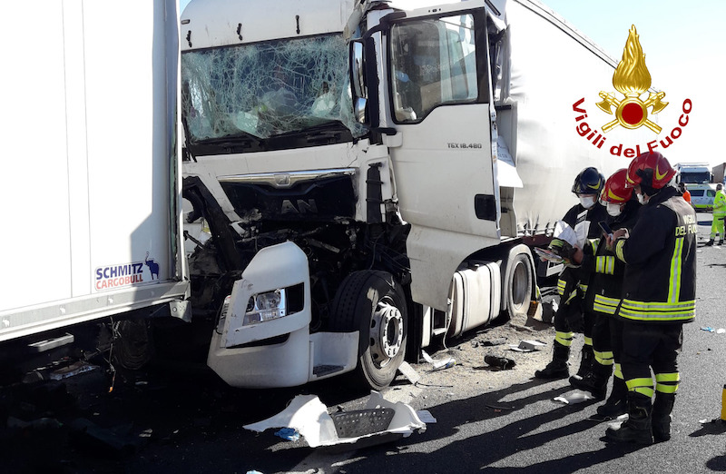 Vigili del Fuoco – Portogruaro (VE), Tamponamento tra camion in A4: deceduto uno dei due conducenti