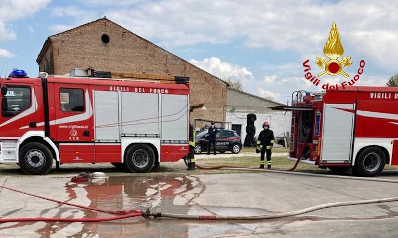 Vigili del Fuoco – Ponso (PD), Incendio capannone di in un allevamento avicolo, morti 4000 polli