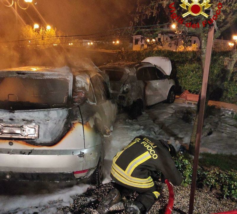 Vigili del Fuoco – San Trovaso (TV), Incendio di due auto nella notte, ignote le origini del rogo