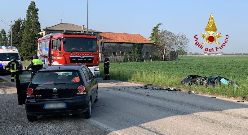 Vigili del Fuoco – Sarego (VI), Incidente stradale all’incrocio fra Via Belloni e Via Marona: ferita una giovane donna