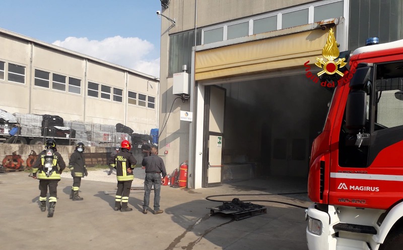 Vigili del Fuoco – Arzignano (VI), Incendio dei filtri di aspirazione delle polveri in un’officina di carrelli elevatori