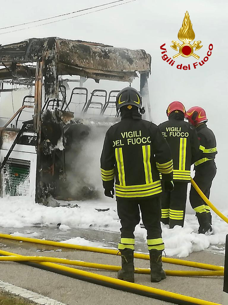 Vigili del Fuoc – Codevigo (PD), Auutobus del trasporto pubblico extraurbano un fiamme su Via Castelcarro Alto