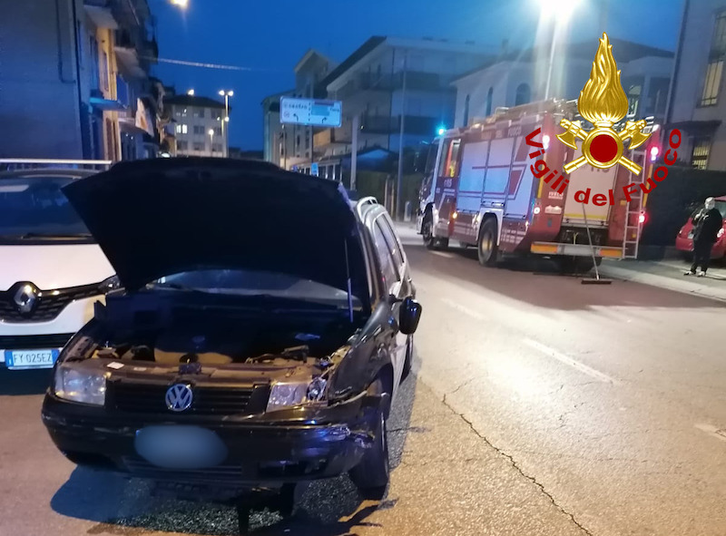 Vigili del Fuoco – Vicenza, Incidente fa due auto in Via Crispi, leggermente feriti i due conducenti