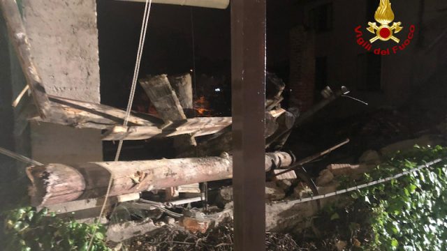 Vigili del Fuoco – Thiene (VI), Crolla nel giardino del vicino il muro perimetrale di una casa abbandonata