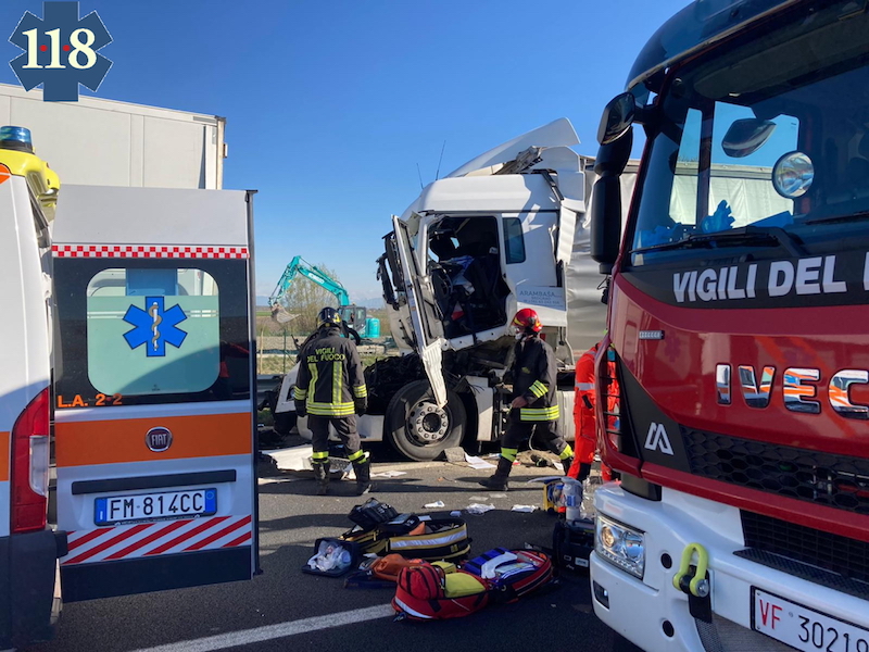 Vigili del Fuoco – Portogruaro (VE), Tamponamento tra camion in A4: deceduto uno dei due conducenti