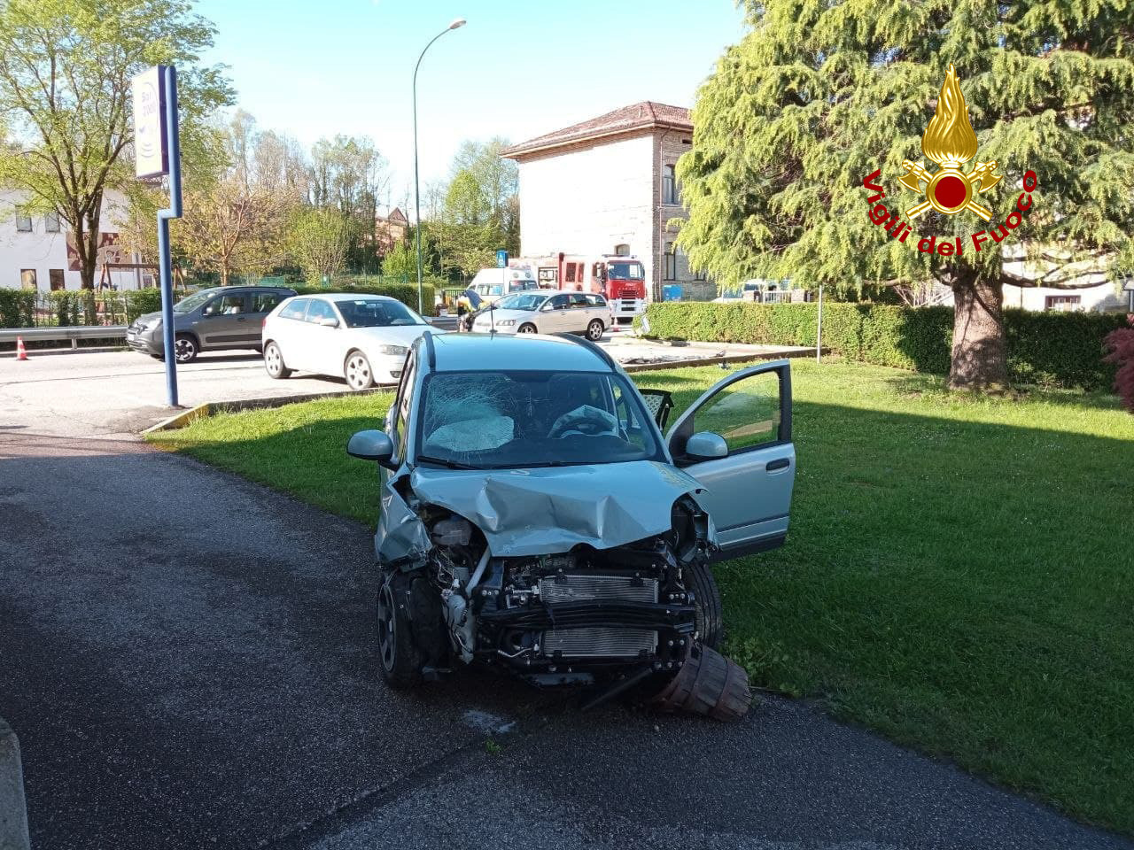 Vigili del Fuoco – Levego (BL), Scontro tra due auto sulla SP 1 Via Meassa, un ferito trasferito all’ospedale