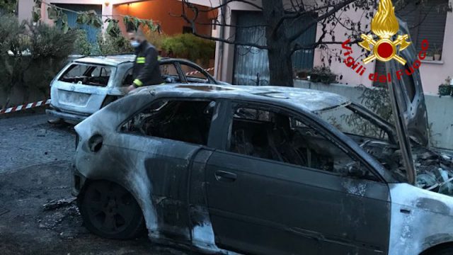 vigili del Fuoco – Mogliano Veneto (TV), A fuoco due auto nella notte, ignote le cause del rogo