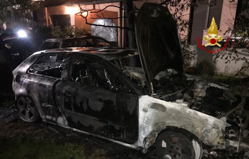 vigili del Fuoco – Mogliano Veneto (TV), A fuoco due auto nella notte, ignote le cause del rogo