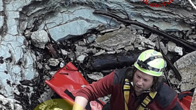 Vigili del Fuoco – Seren del Grappa (BL), Disavventura a lieto fine per Luna, un setter caduto in una forra e disperso da cinque giorni salvato oggi