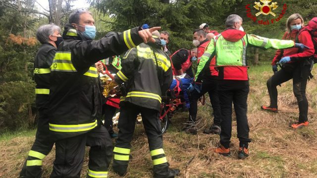 Vigili del Fuoco – Tonezza (VI), Ritrovato e soccorso il 54 disperso: Elitrasportato all’ospedale di Santorso per le cure del caso