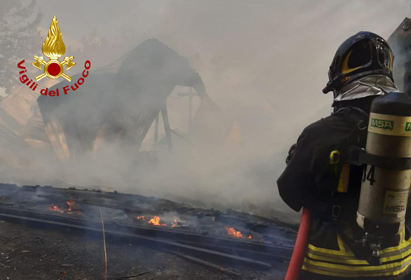Vigili del Fuoco – Noventa Padovana (PD), Completamente distrutta da un un incendio la casetta degli Scout in Via Roma