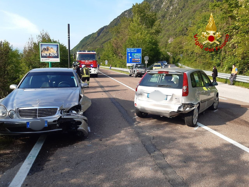 Vigili del Fuoco – Ponte nelle Alpi Loc. Pian di Vedoia (BL), Incidente tra 3 auto sulla SS51 di Alemagna: Illesi tutti i conducenti