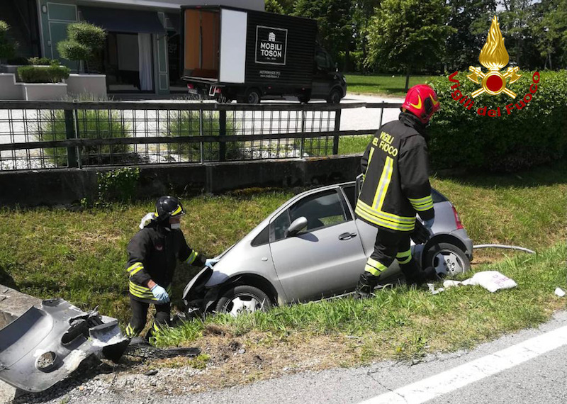 Vigili del Fuoco – Arzergrande (PD), Finisce dentro un canale di scolo con la sua auto: Trasferita in eliambulanza all’ospedale l’anziana donna alla guida