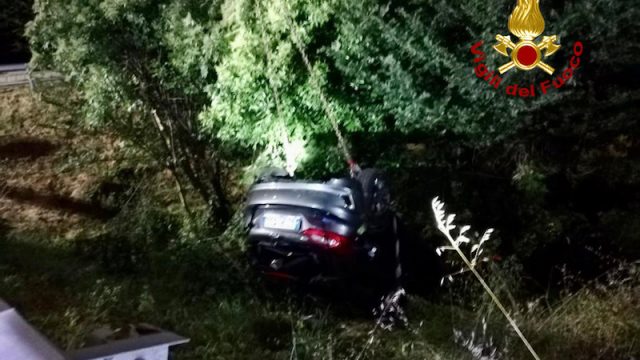 Vigili del Fuoco – Padova, Incidente stradale in Via Chiesanuova: Auto esce di strada autonomamente, ferito il conducente