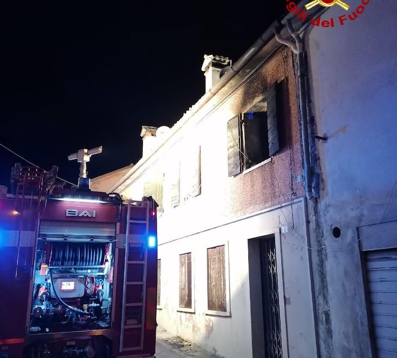 Vigili del Fuoco – Crespano del Grappa (TV), Incendio abitazione in Via Madonna del Covolo: Nessun ferito