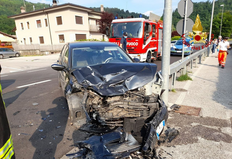 Vigili del Fuoco – Sedico Loc. Peron (BL), scontro frontale tra due auto: 4 feriti fortunatamente non gravi