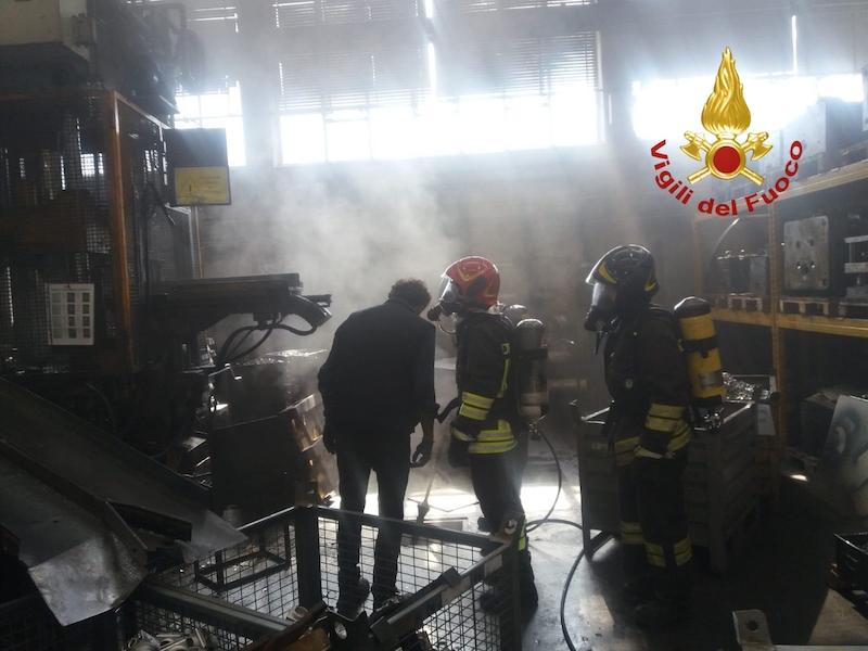 Vigili del Fuoco – Trissino (VI), Incendio nell’impianto di aspirazione fumi di un’azienda metalmeccanica