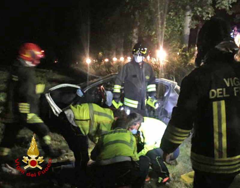Vigili del Fuoco – Lugugnana (VE), Incidente mortale lungo la Jesolana: Deceduto un uomo, in coma la guidatrice e gravemente feriti 2 minori