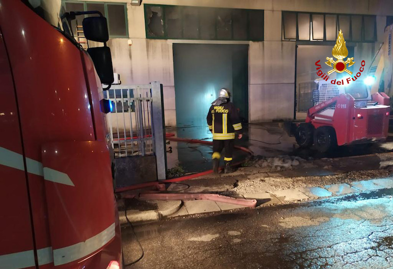 Vigili del Fuoco – San Pietro in Viminario (PD), Incendio in un capannone di smaltimento e recupero metalli in Via dell’Artigianato