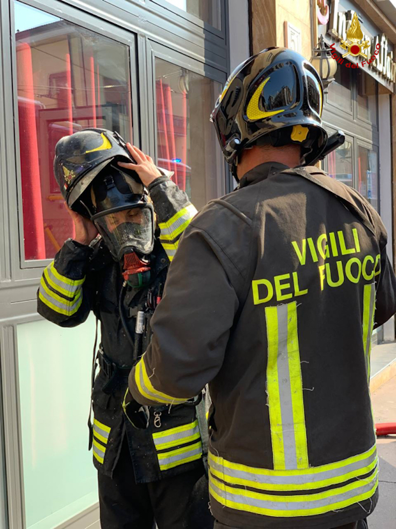 Vigili del Fuoco – Padova, Incendio appartamento mansardato in Via Tiziano Aspetti: Due persone ospedalizzate