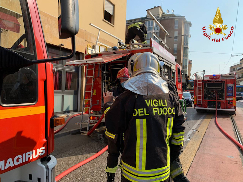 Vigili del Fuoco – Padova, Incendio appartamento mansardato in Via Tiziano Aspetti: Due persone ospedalizzate