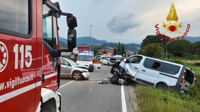 Vigili del Fuoco – Cornedo Vicentino (VI), Scontro tra un furgone ed un SUV in Via Monte Ortigara: 6 feriti