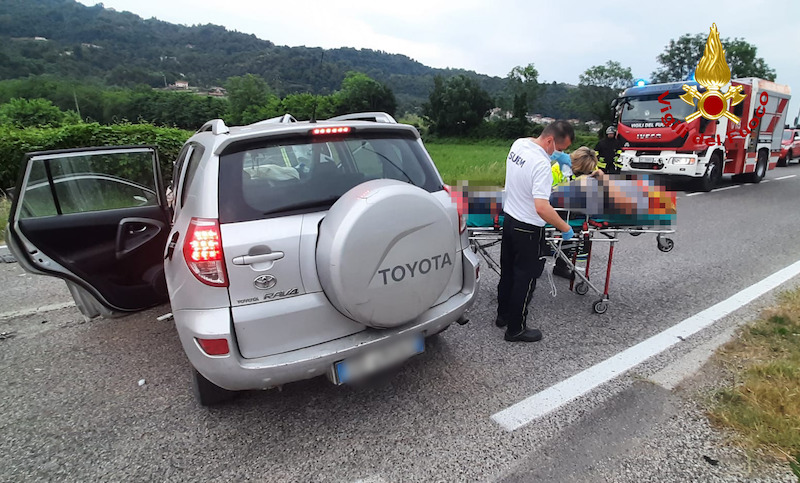 Vigili del Fuoco – Cornedo Vicentino (VI), Scontro tra un furgone ed un SUV in Via Monte Ortigara: 6 feriti