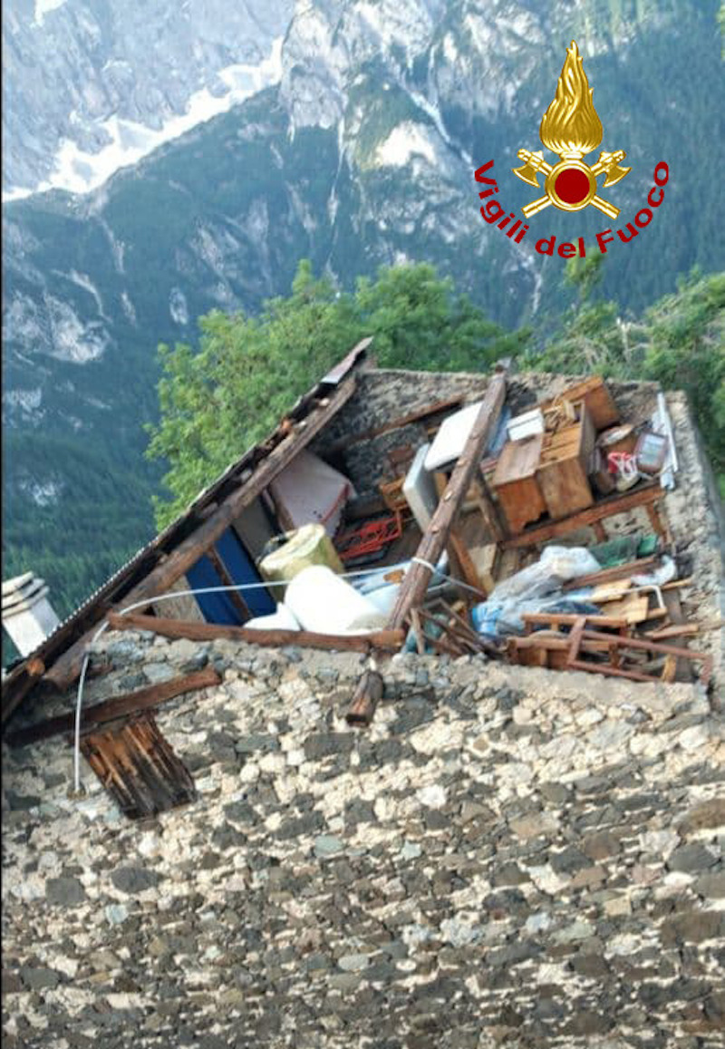 Vigili del Fuoco – Forte ondata di maltempo nel Bellunese: Molti interventi per tetti danneggiati e taglio rami