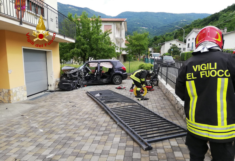 Vigili del Fuoco – Calvene (VI), Incidente tra tre auto in Via Bissoli: Due Feriti