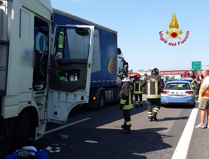 Vigili del Fuoco – Autostrada A4 Loc. Arino (VE), Incidente fra 3 camion: Ferito uno dei conducenti