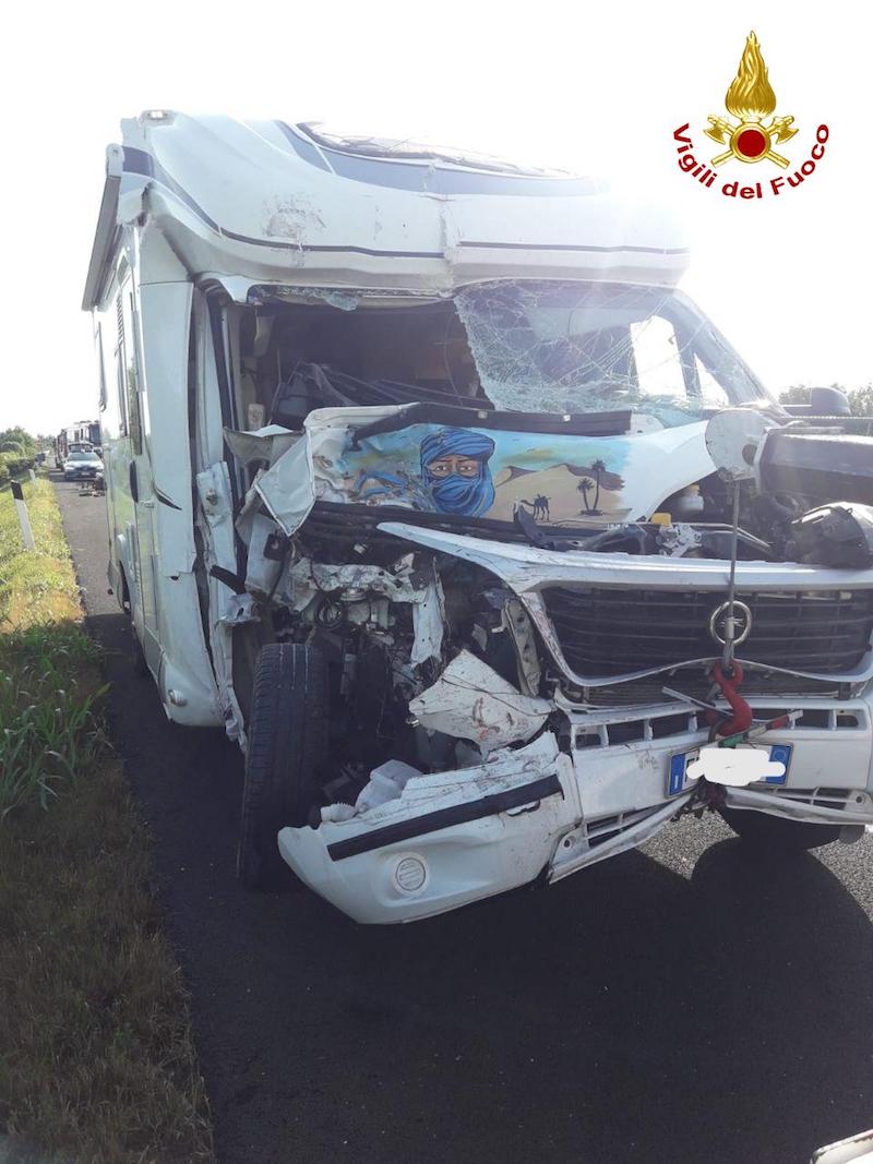 Vigili del Fuoco – Cessalto (VE), Camper tampona camion in A4: Gravemente ferita una donna