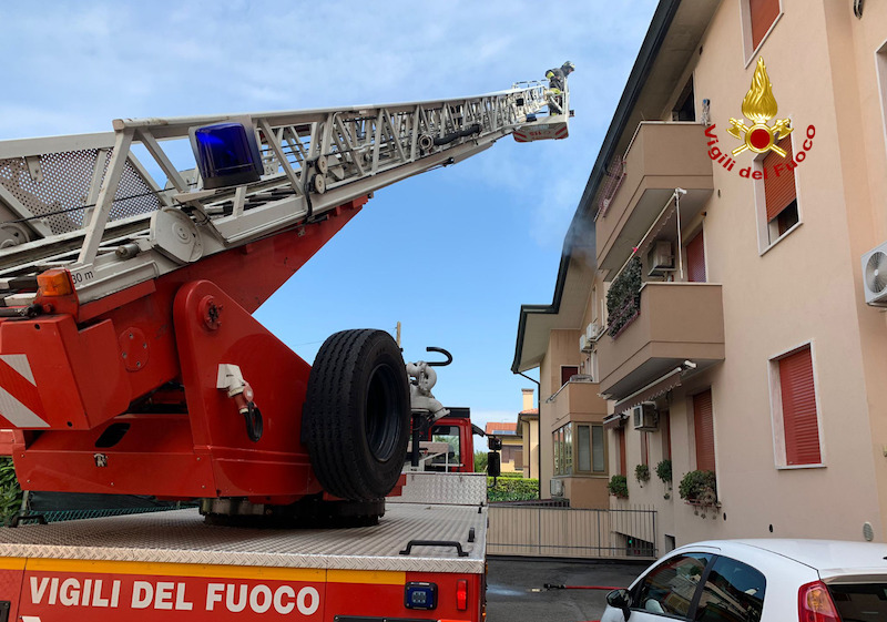 Vigili del Fuoco – Cadoneghe (PD), Incendio appartamento al terzo piano di una palazzina