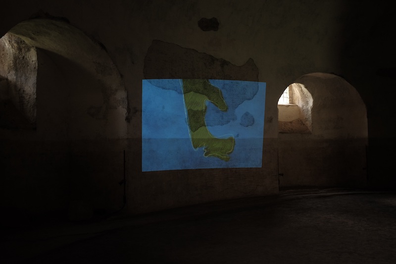 Sabato 4 e sabato 11 settembre 2021, alle ore 11.00  Roma, Villa di Massenzio: Videoinstallazione ambientale “ISOLE” – Visite guidate del curatore Tommaso Strinati