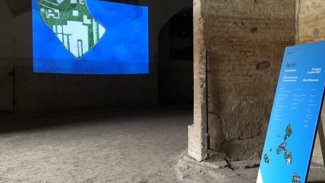 Sabato 4 e sabato 11 settembre 2021, alle ore 11.00  Roma, Villa di Massenzio: Videoinstallazione ambientale “ISOLE” – Visite guidate del curatore Tommaso Strinati