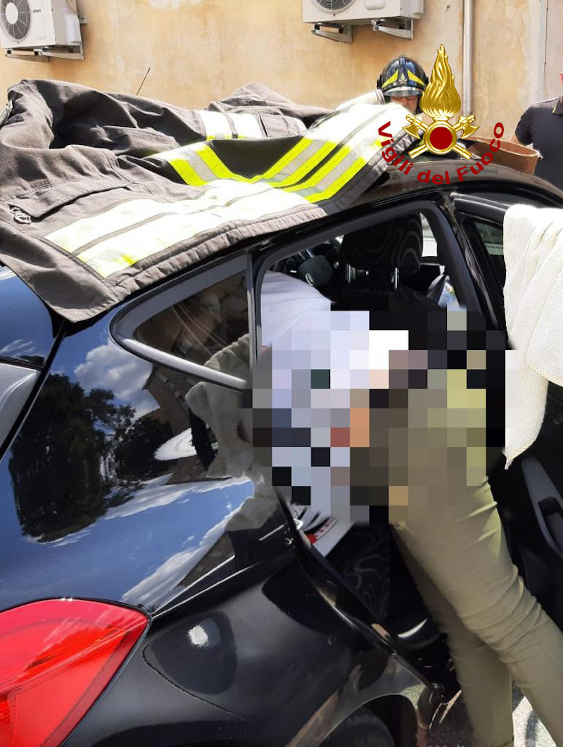 Vigili del Fuoco – Padova, Neonato di 4 mesi rimane chiuso in auto nel parcheggio dell’ospedale: Liberato e consegnato alla mamma