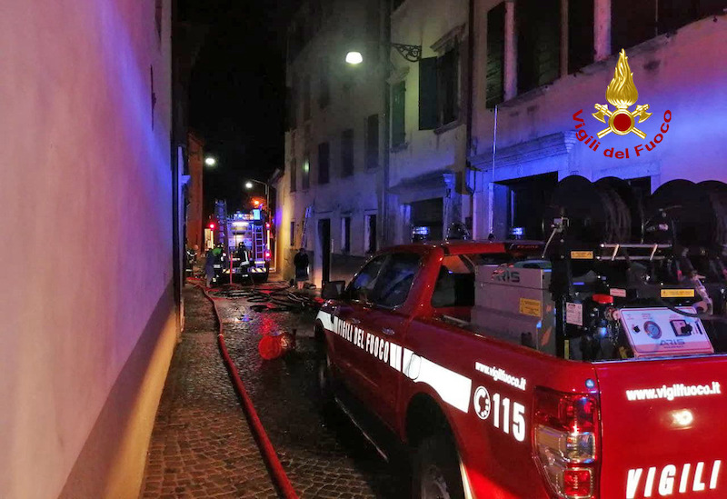 Vigili del Fuoco – Belluno, Incendio appartamento al primo piano di un appartamento di una palazzina: 12 persone evacuate