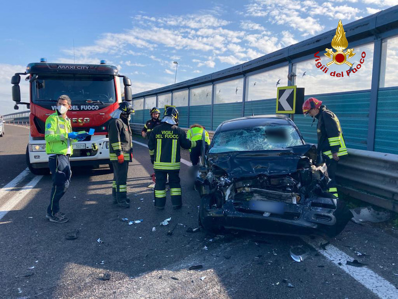 Vigili del Fuoco – Padova, Incidente frontale tra un’autovettura e un camion lungo la tangenziale Nord : Deceduto l’automobilista