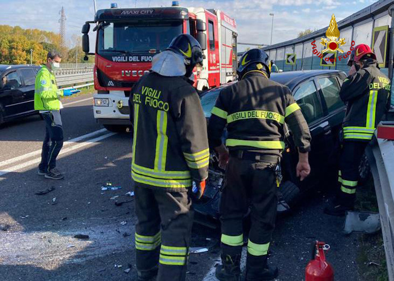 Vigili del Fuoco – Padova, Incidente frontale tra un’autovettura e un camion lungo la tangenziale Nord : Deceduto l’automobilista
