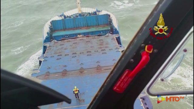 Vigili del Fuoco – Chioggia (VE), Elisoccorsi due marittimi feriti a bordo della Portacontainer Helen