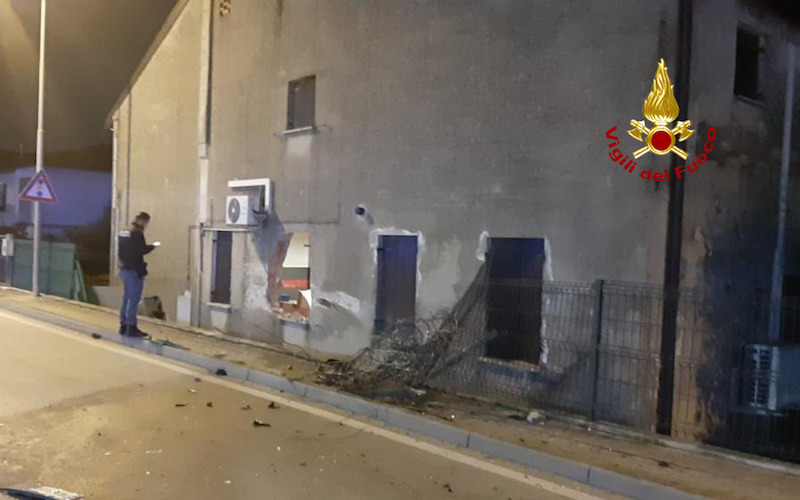 Vigili del Fuoco – Villafranca Padovana (PD), Perde il controllo del veicolo e sfonda la finestra di una abitazione: Gravemente ferito il conducente