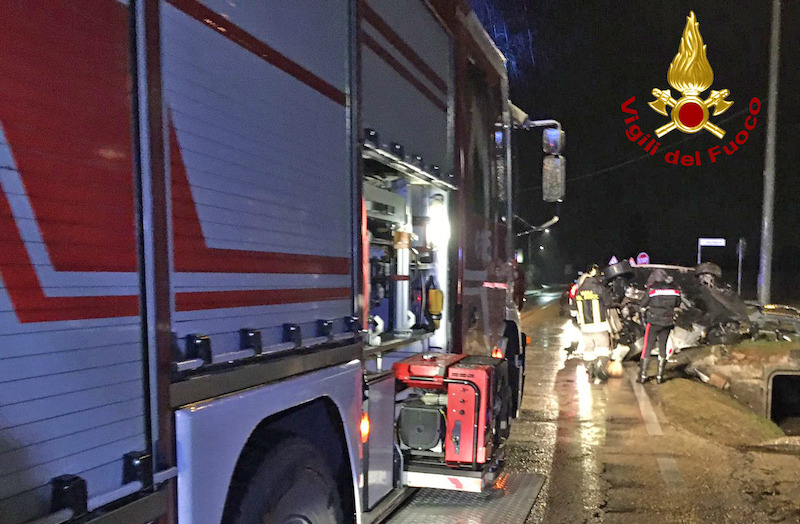 Vigili del Fuoco – Mussolente (VI), Terribile incidente stradale nella notte: Gravissimo il conducente 29enne